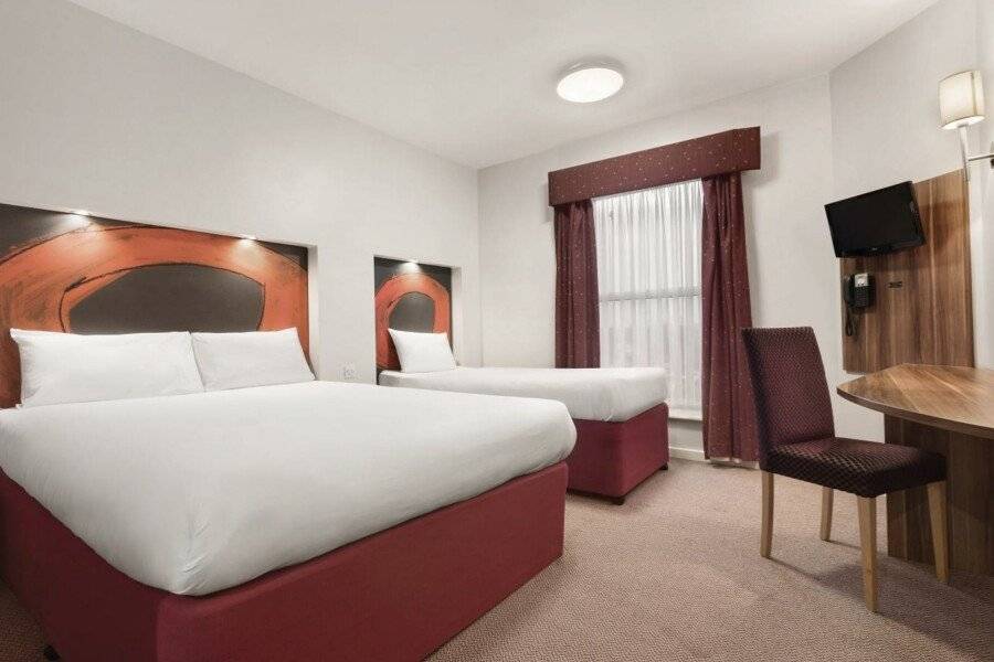 Ramada London Stansted Airport hotel bedroom