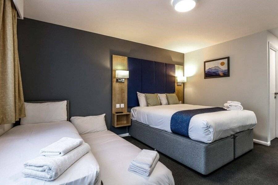 Days Inn London Stansted Airport hotel bedroom