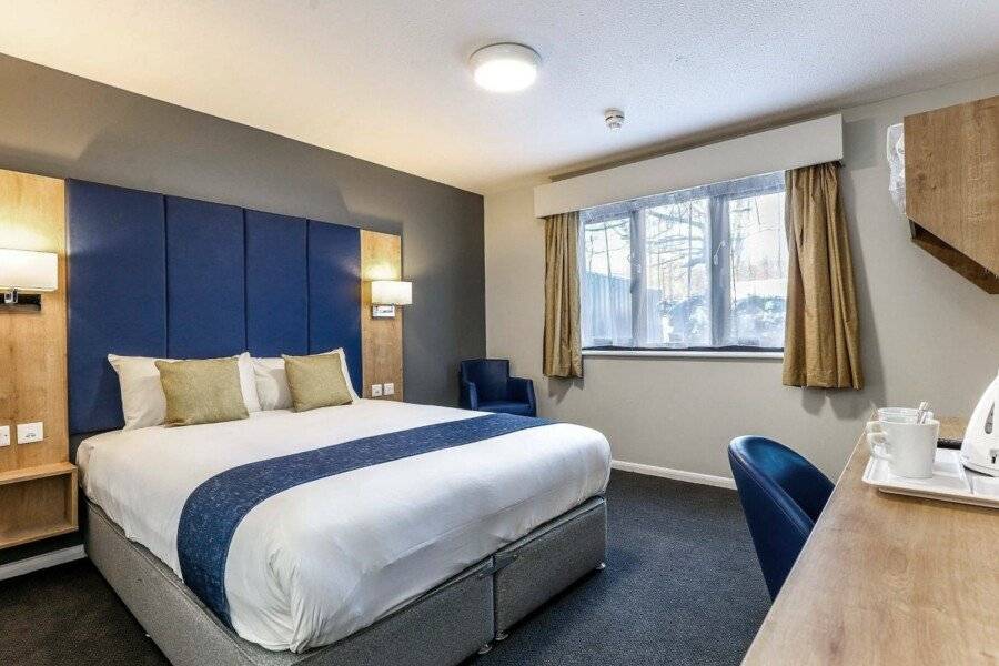 Days Inn London Stansted Airport hotel bedroom