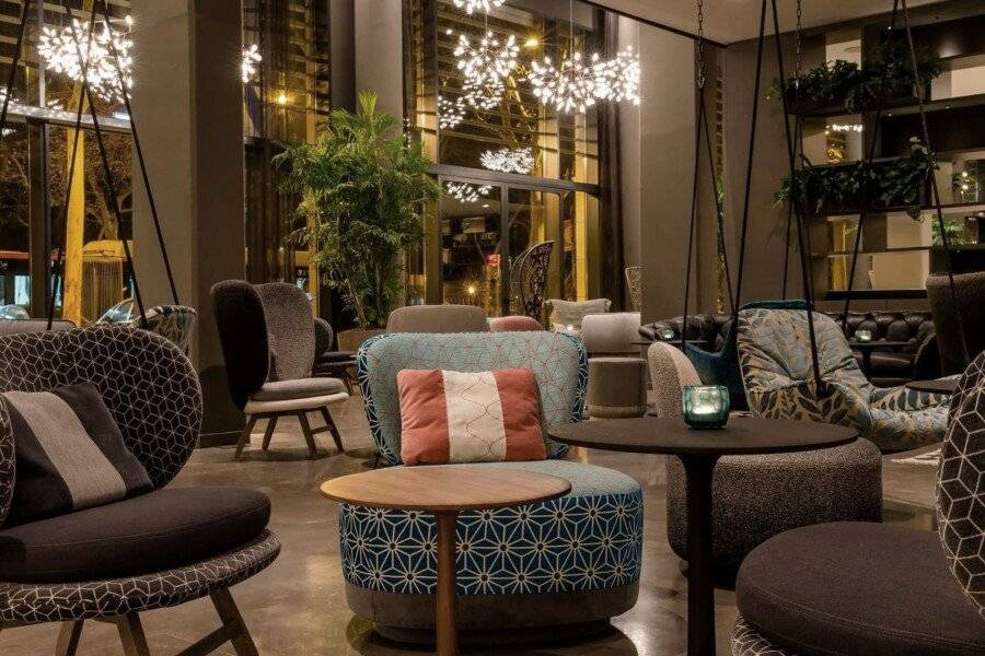 Motel One Barcelona-Ciutadella lobby