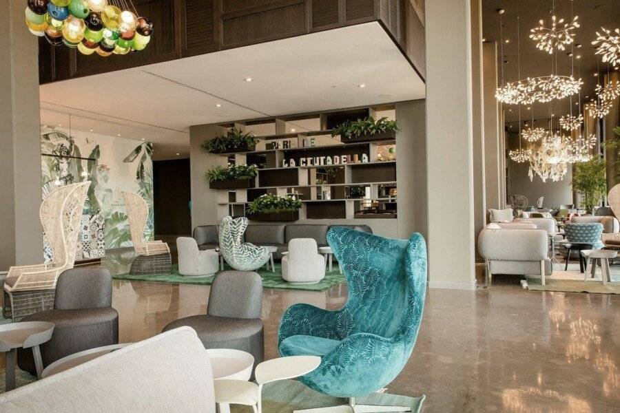 Motel One Barcelona-Ciutadella lobby