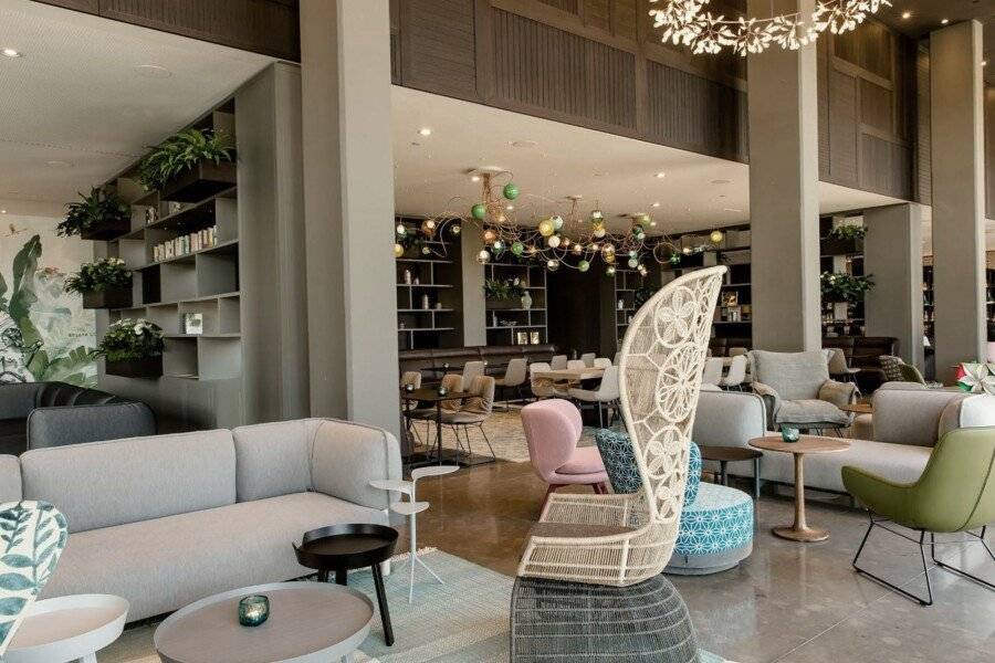 Motel One Barcelona-Ciutadella lobby