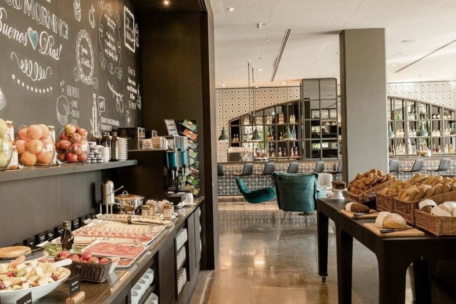 Motel One Barcelona-Ciutadella restaurant, breakfast