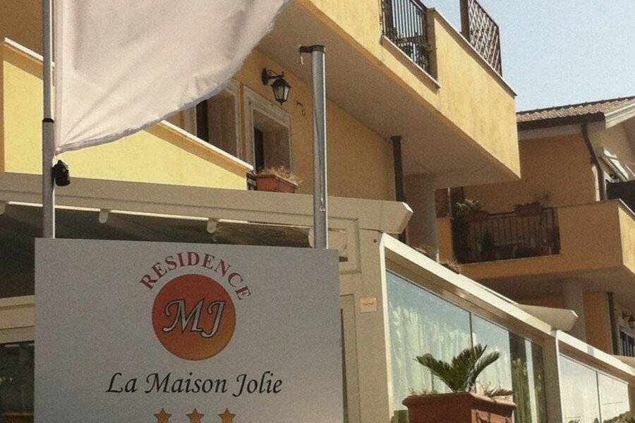 Hotel La Maison Jolie facade