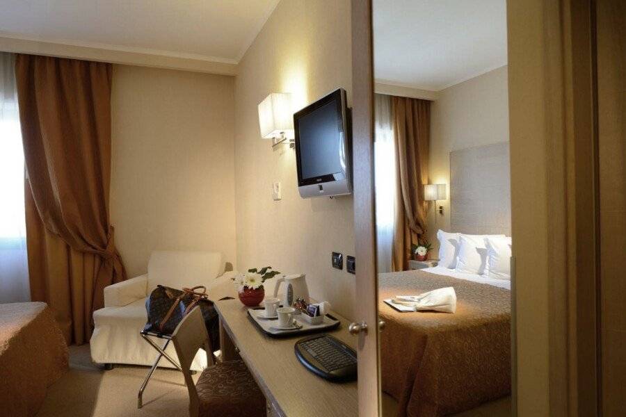 Best Western Hotel Rome Airport hotel bedroom