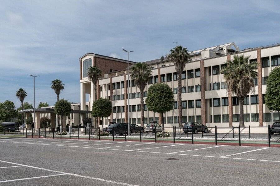 Mercure Leonardo da Vinci Rome Airport facade