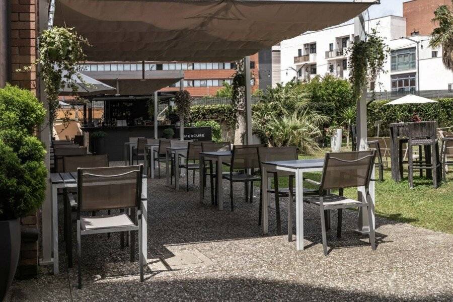 Mercure Leonardo da Vinci Rome Airport restaurant,garden