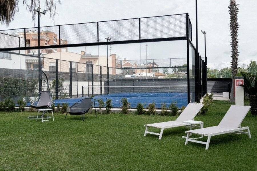 Mercure Leonardo da Vinci Rome Airport garden,tennis