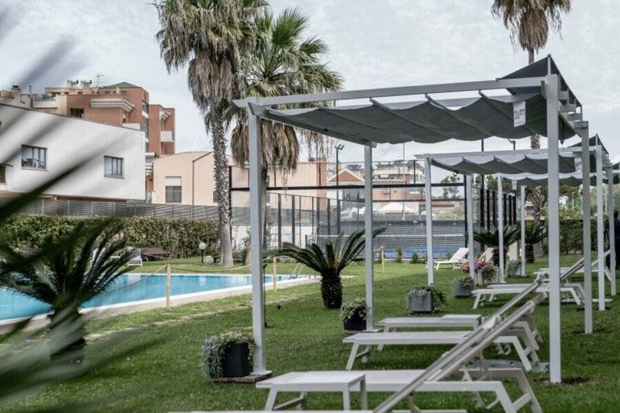 Mercure Leonardo da Vinci Rome Airport outdoor pool,garden