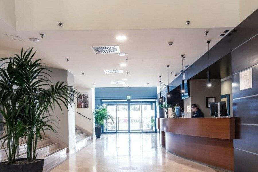 Mercure Leonardo da Vinci Rome Airport lobby,front desk