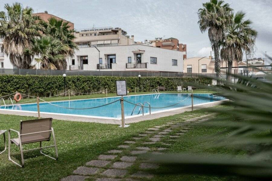 Mercure Leonardo da Vinci Rome Airport outdoor pool,garden