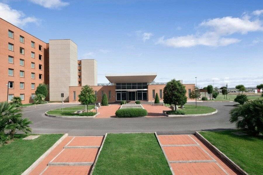 Hilton Garden Inn Rome Airport facade