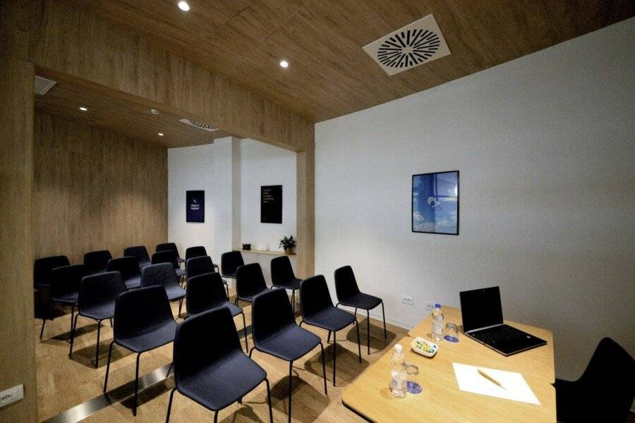 Air Rooms Rome Airport by HelloSky conference room,meeting room