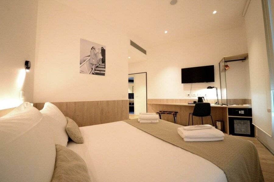 Air Rooms Rome Airport by HelloSky hotel bedroom