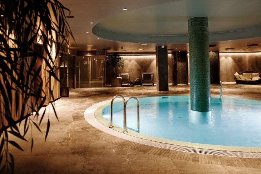 Clarion Hotel The Hub spa, indoor pool