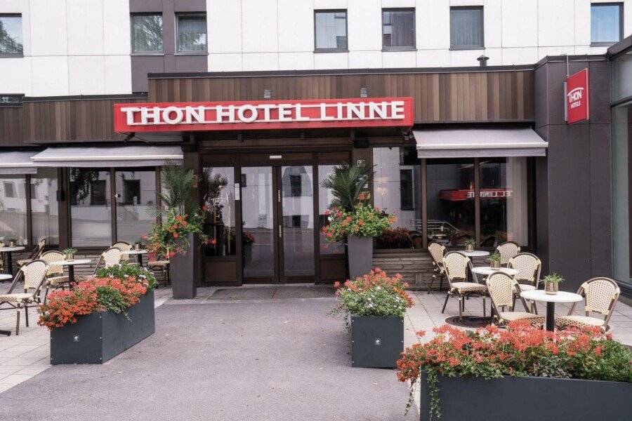 Thon Hotel Linne facade,restaurant