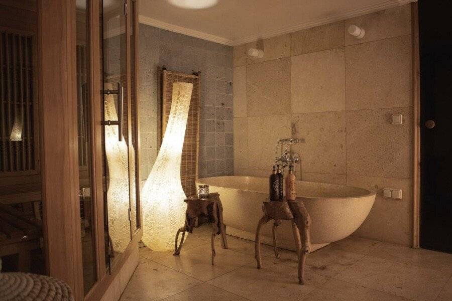 Hotel Guldsmeden bathtub,spa,