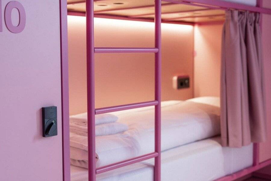 Bunks at Rode hotel bedroom