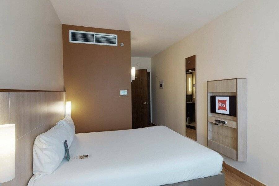 Ibis Al Barsha hotel bedroom