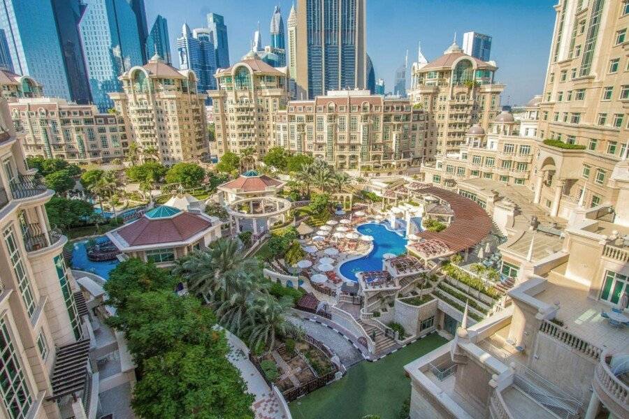 Swissôtel Al Murooj facade, outdoor pool, garden