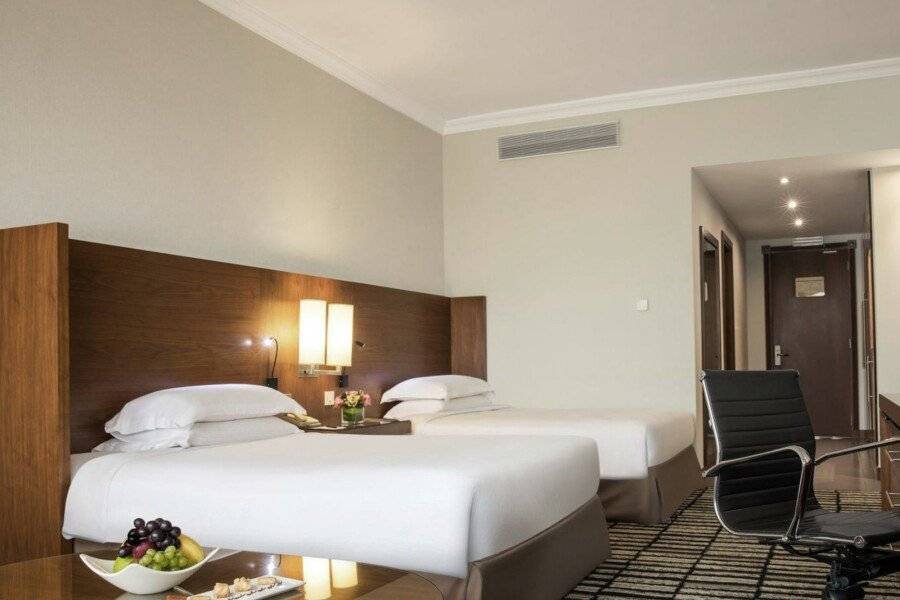 Jumeira Rotana – hotel bedroom