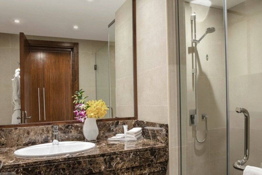 Jumeira Rotana – bathtub