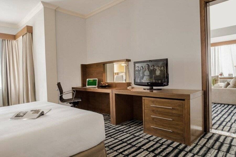 Jumeira Rotana – hotel bedroom