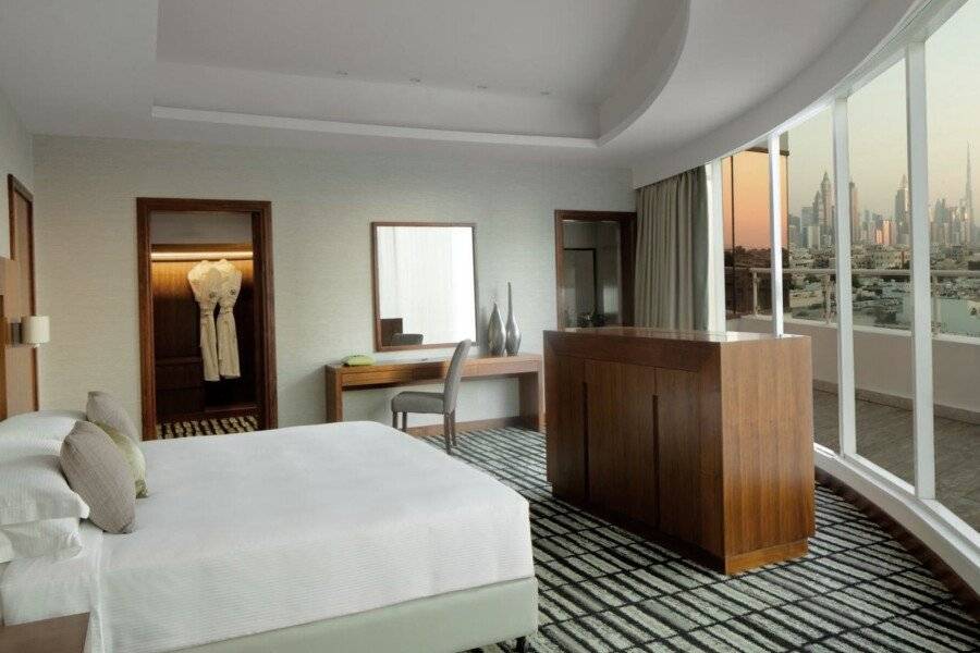 Jumeira Rotana – hotel bedroom,ocean view