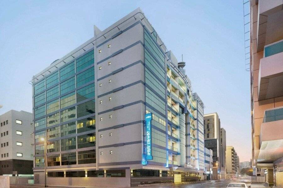 Howard Johnson Plaza by Wyndham Deira facade