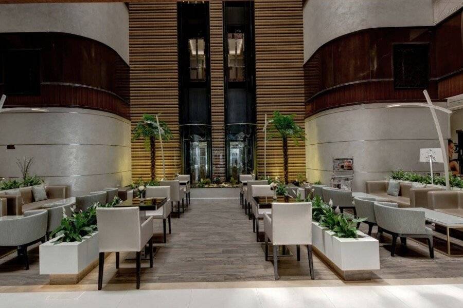 Howard Johnson Plaza by Wyndham Deira lobby