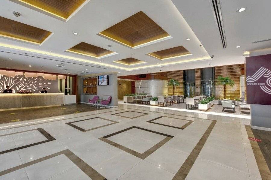 Howard Johnson Plaza by Wyndham Deira lobby,front desk