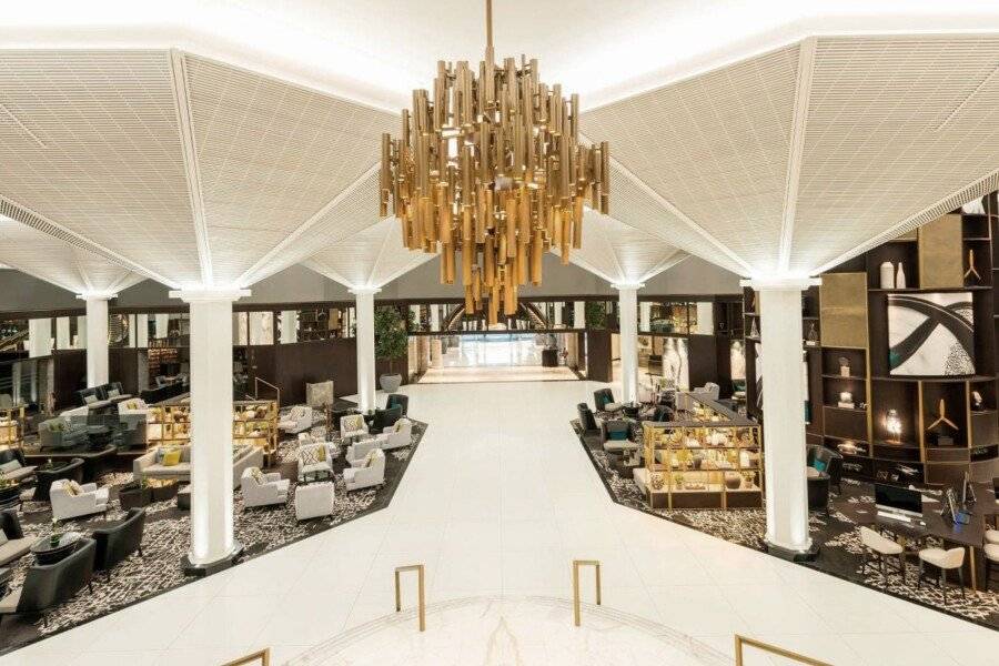 Le Méridien Hotel & Conference Centre lobby