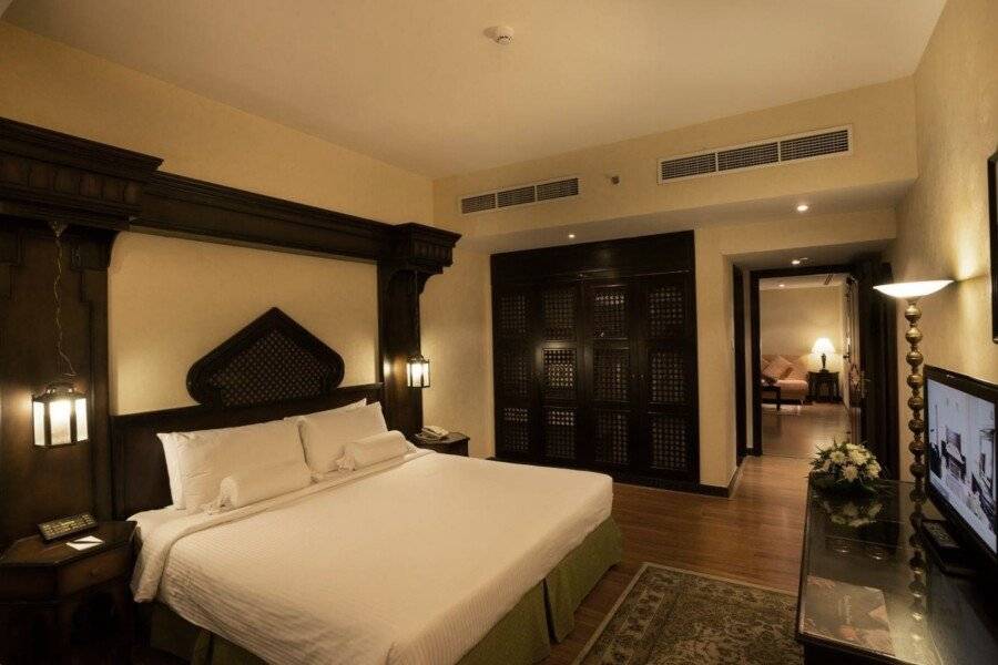 Arabian Courtyard Hotel & Spa hotel bedroom