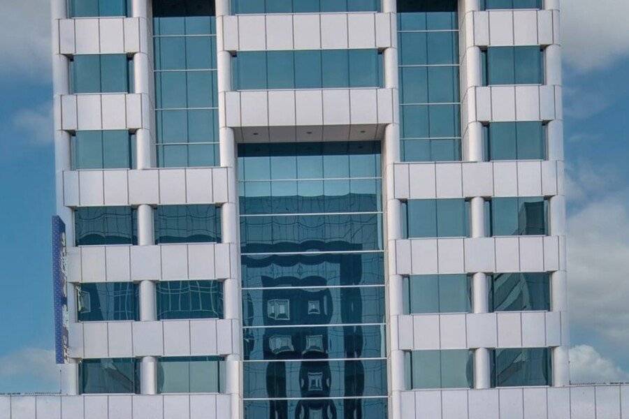 Majestic Premier Hotel Burdubai facade