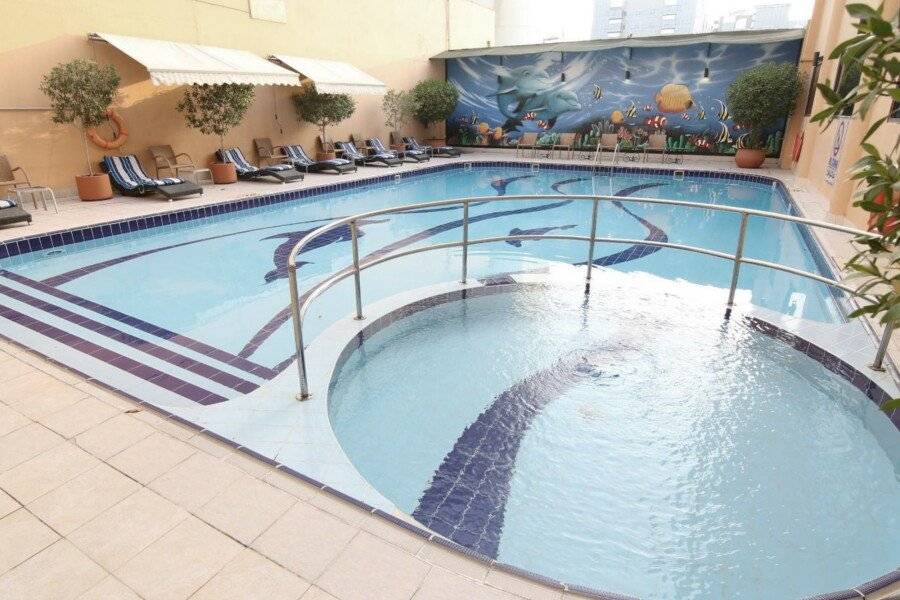 Marco Polo Hotel pool