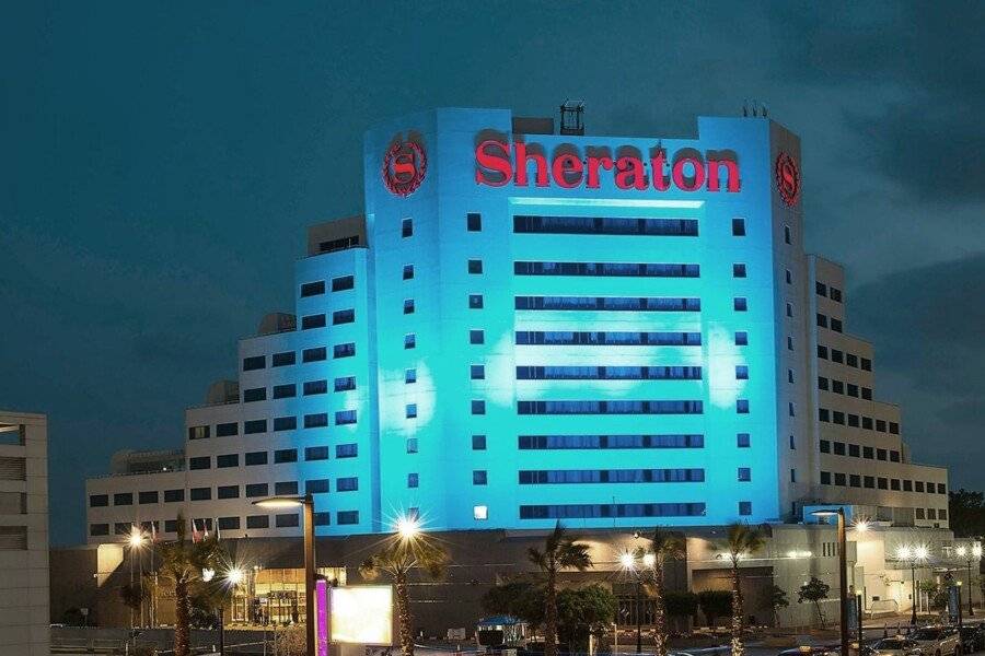 Sheraton Jumeirah Beach Resort facade