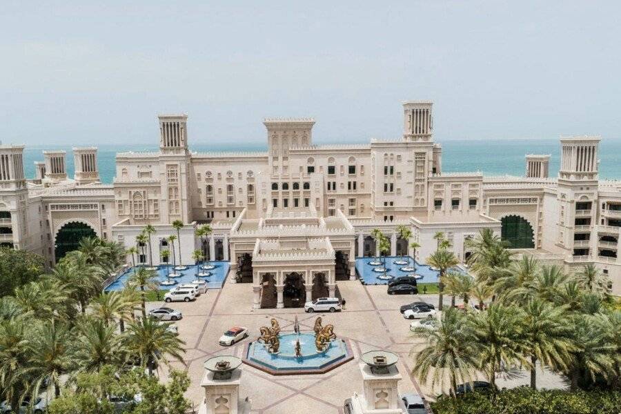 Jumeirah Al Qasr facade, ocean view