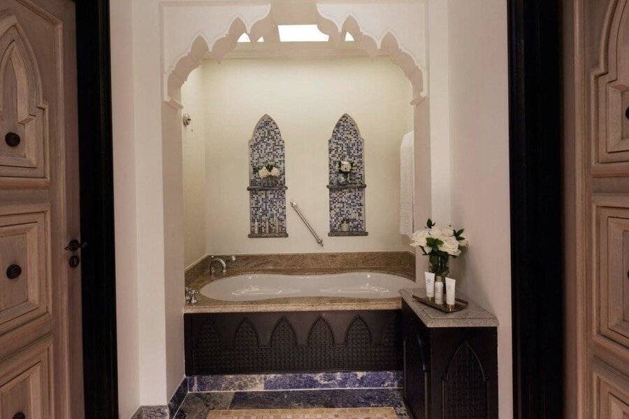 Jumeirah Mina Al Salam bathtub