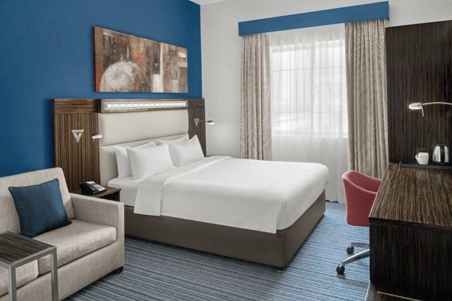 Holiday Inn Express Safa Park, an IHG Hotel hotel bedroom