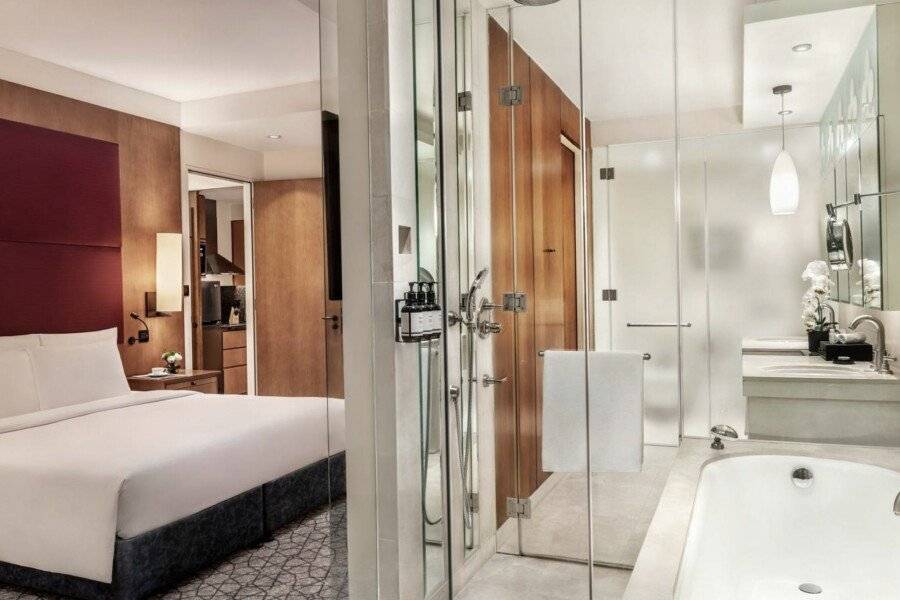 The H hotel bedroom,bathtub