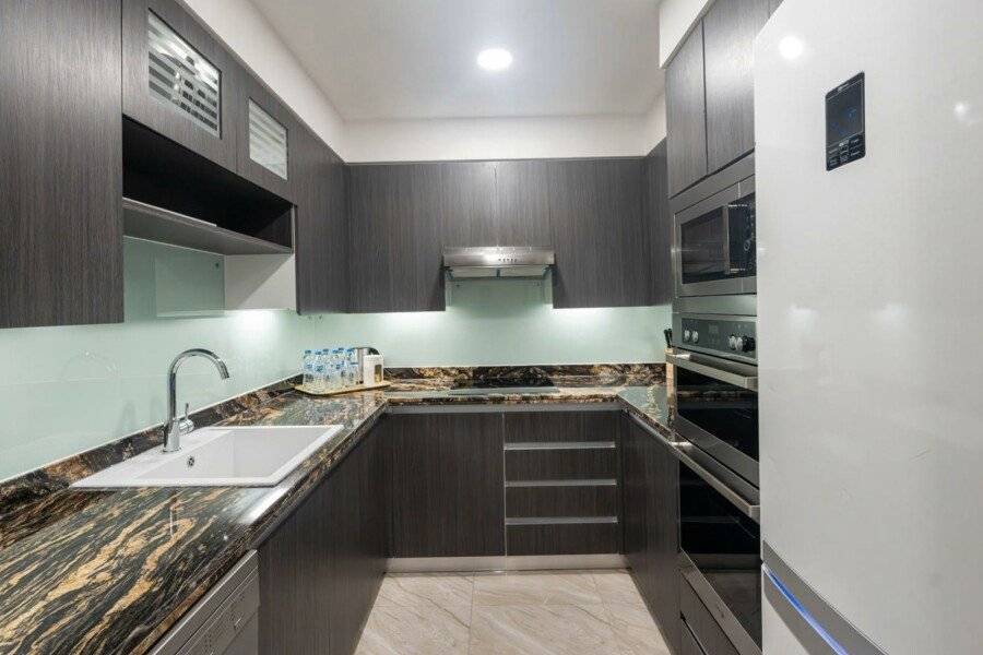 Hyatt Regency Galleria Residence kitchen,