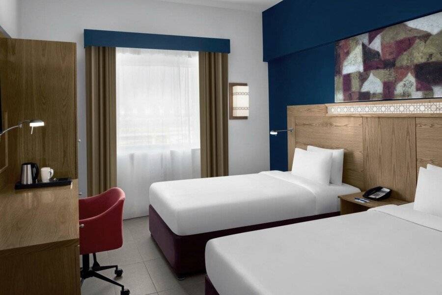 Holiday Inn Express Airport, an IHG Hotel hotel bedroom