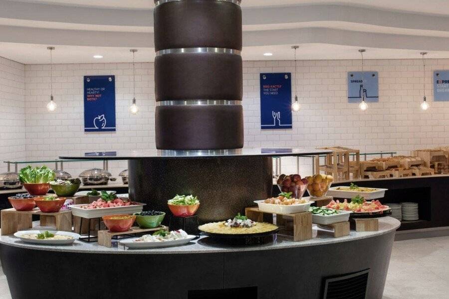 Holiday Inn Express Airport, an IHG Hotel restaurant, breakfast