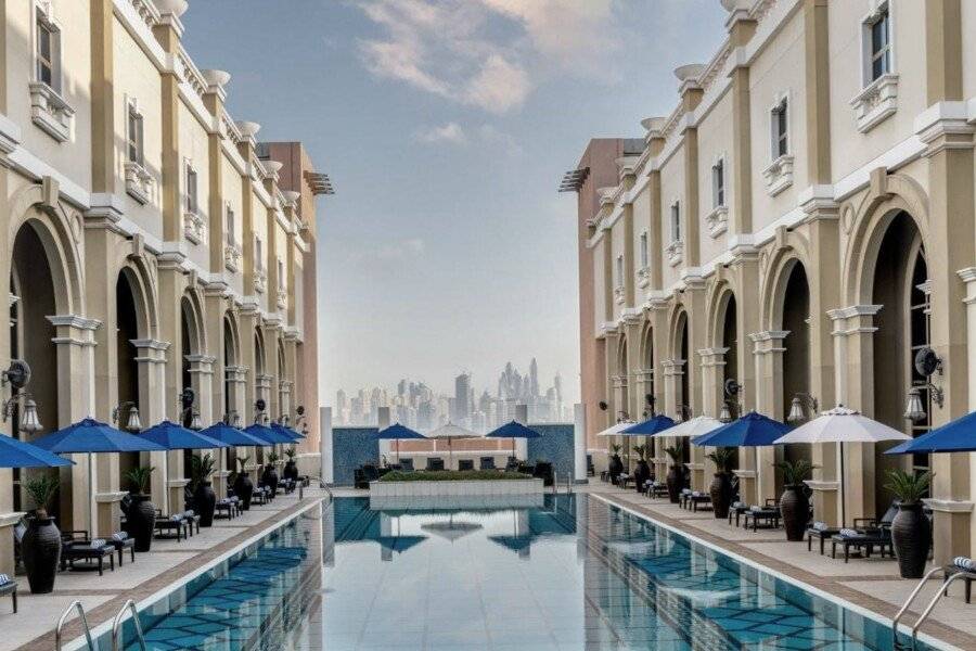 Oaks Ibn Battuta Gate outdoor pool