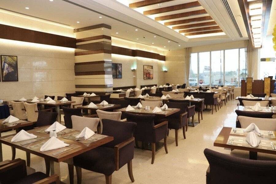 Golden Tulip Media Hotel restaurant