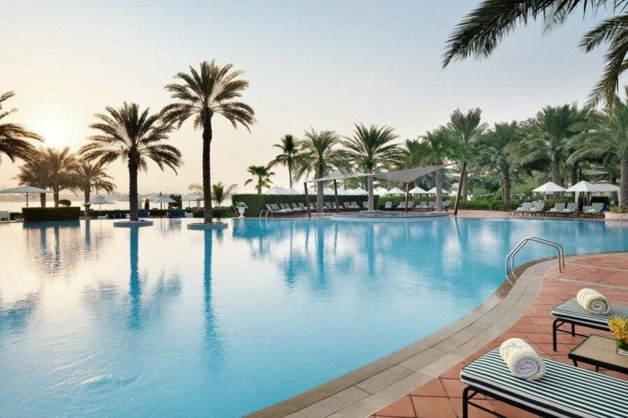 Kempinski Hotel & Residences Palm Jumeirah outdoor pool