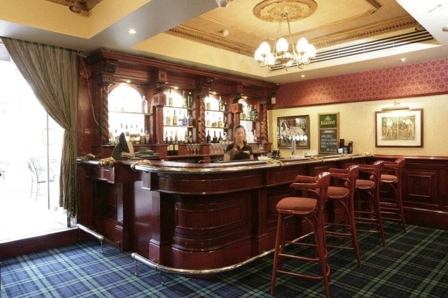 Chelsea Plaza Hotel bar