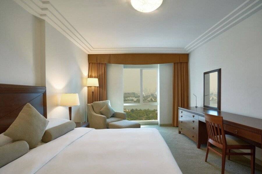 Grand Hyatt Residence hotel bedroom