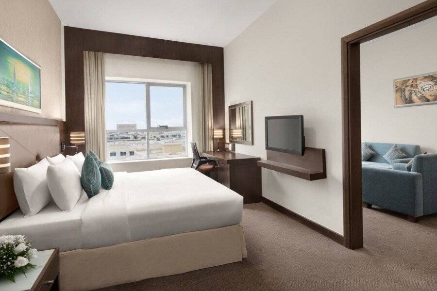 Ramada by Wyndham Deira hotel bedroom