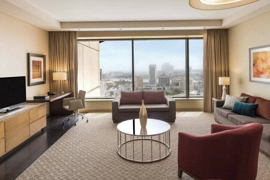 Swissôtel Al Ghurair hotel bedroom